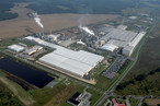 The KRONO production facility in Heiligengrabe, Germany: some 60 million square metres of laminate flooring are produced here each year while conserving resources and complying with strict environmental guidelines.